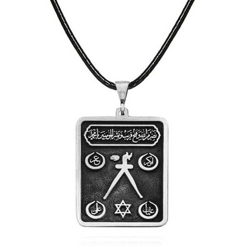 Collier en argent gravé avec l'emblème de Barbosa