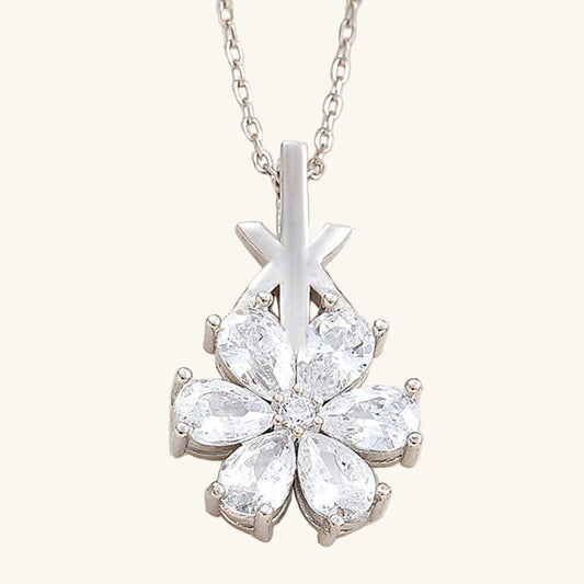 Collier en argent pour femme avec fleur d'amour blanche