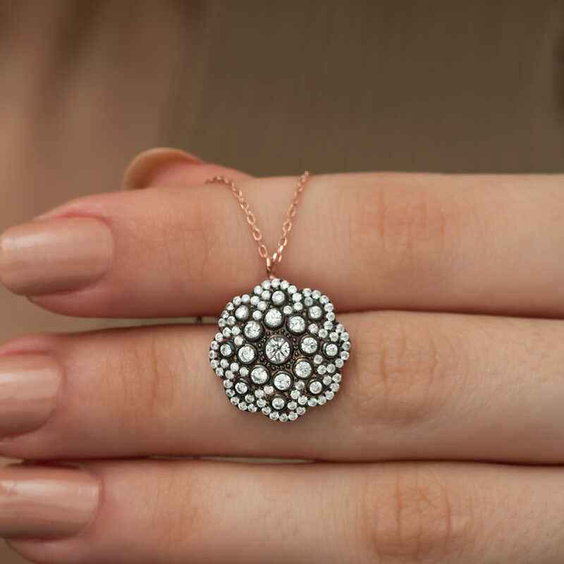 Flower Pattern Diamond Setting Women's Silver Necklace