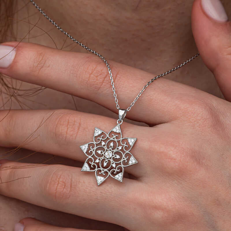 Flower Pattern Women's Silver Necklace