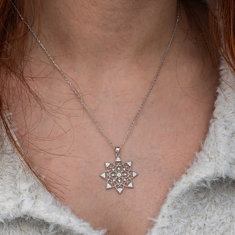 Flower Pattern Women's Silver Necklace