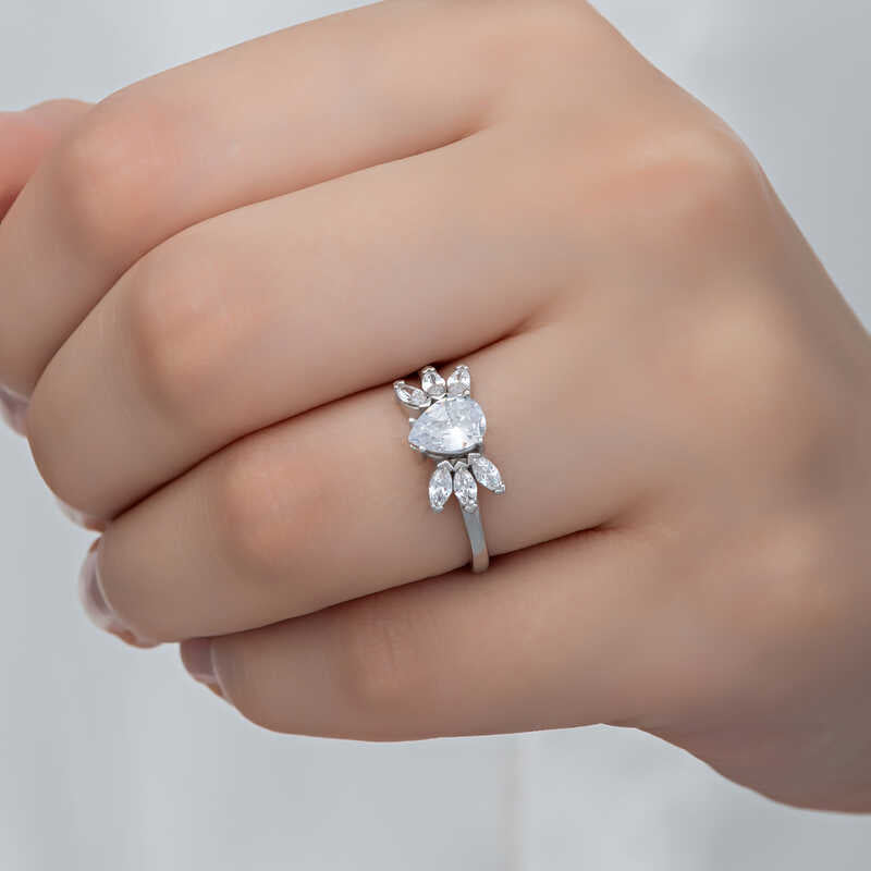 Bague en argent pour femme avec pierre de zircone en forme de goutte