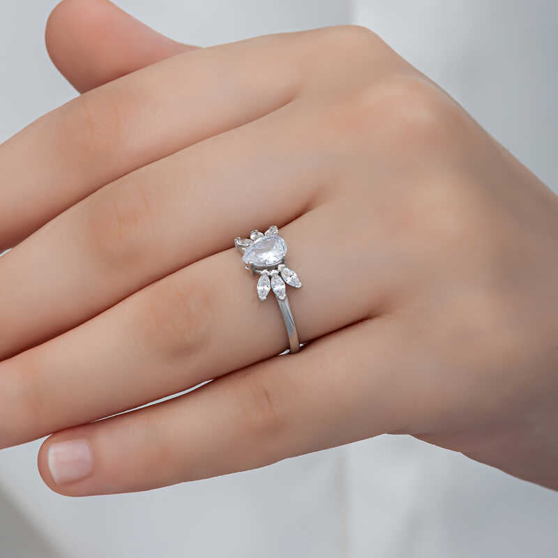 Bague en argent pour femme avec pierre de zircone en forme de goutte