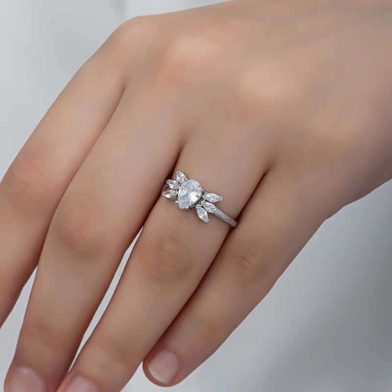 Bague en argent pour femme avec pierre de zircone en forme de goutte