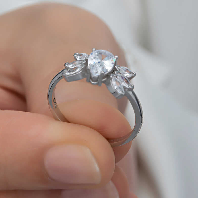 Bague en argent pour femme avec pierre de zircone en forme de goutte