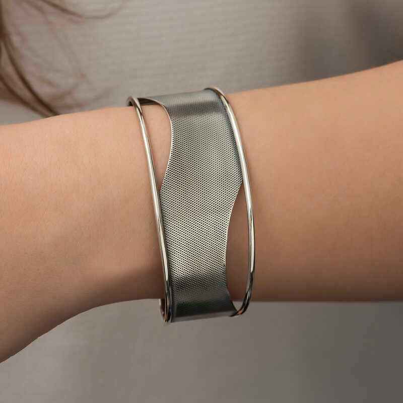 Antiqued Pattern Women's Silver Bracelet