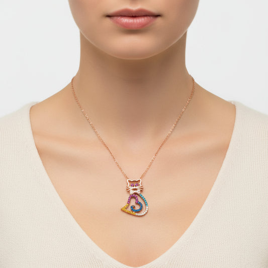 Collier en argent avec pendentif en forme de cœur et de chat