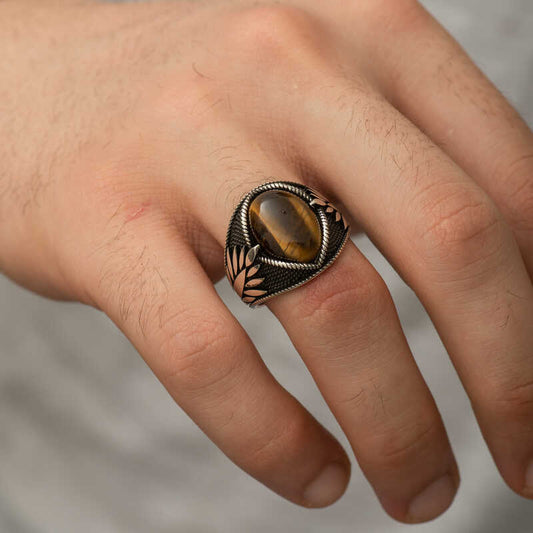Herren-Silberring mit graviertem Tigerauge-Stein