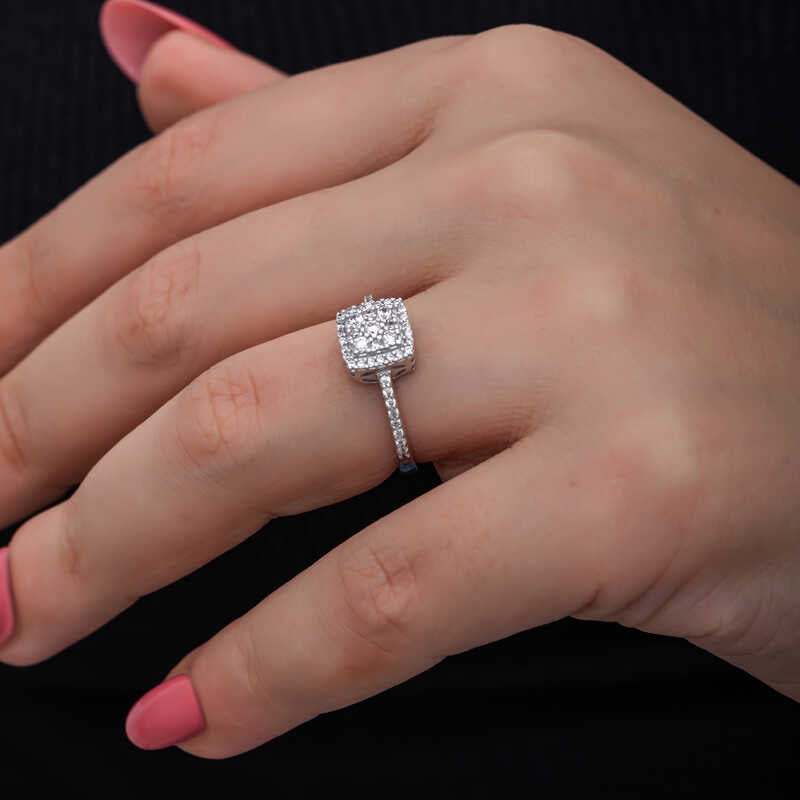 Bague en argent pour femme avec pierre de zircon carrée