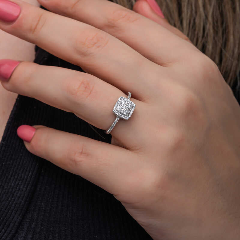 Bague en argent pour femme avec pierre de zircon carrée