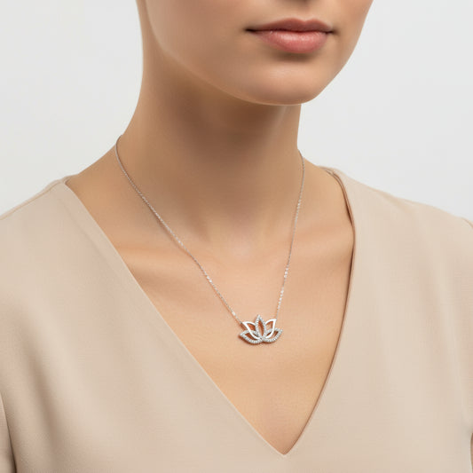 Collier en argent avec fleur de lotus