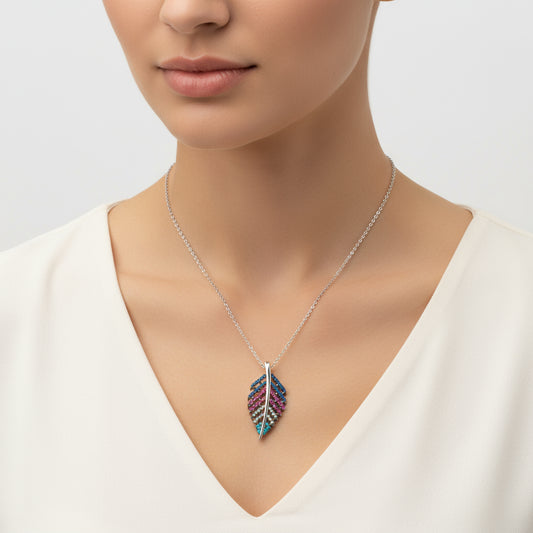 Collier en argent avec feuilles et pierres mélangées