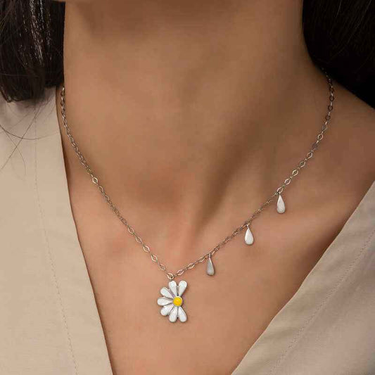 Rhodium Plated Daisy "He Loves Me, He Loves Me Not" Women's Silver Necklace