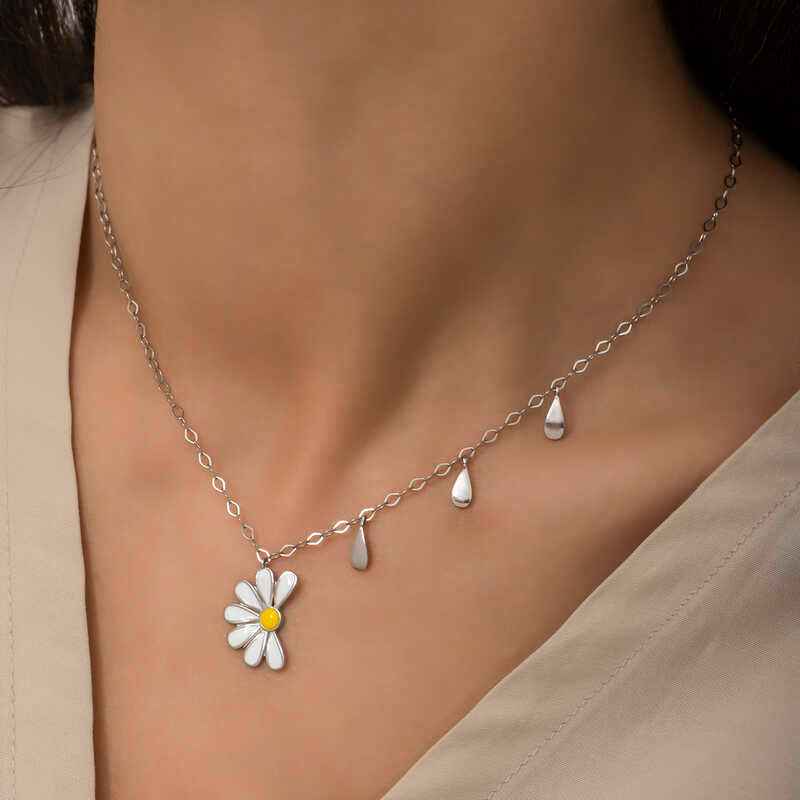 Rhodium Plated Daisy "He Loves Me, He Loves Me Not" Women's Silver Necklace