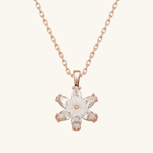Halskette aus rosévergoldetem Silber mit weißer Lotusblüte