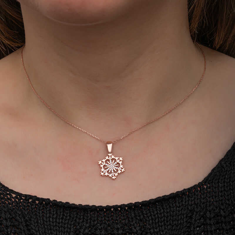 Collier en argent plaqué or rose avec flocon de neige pour femme