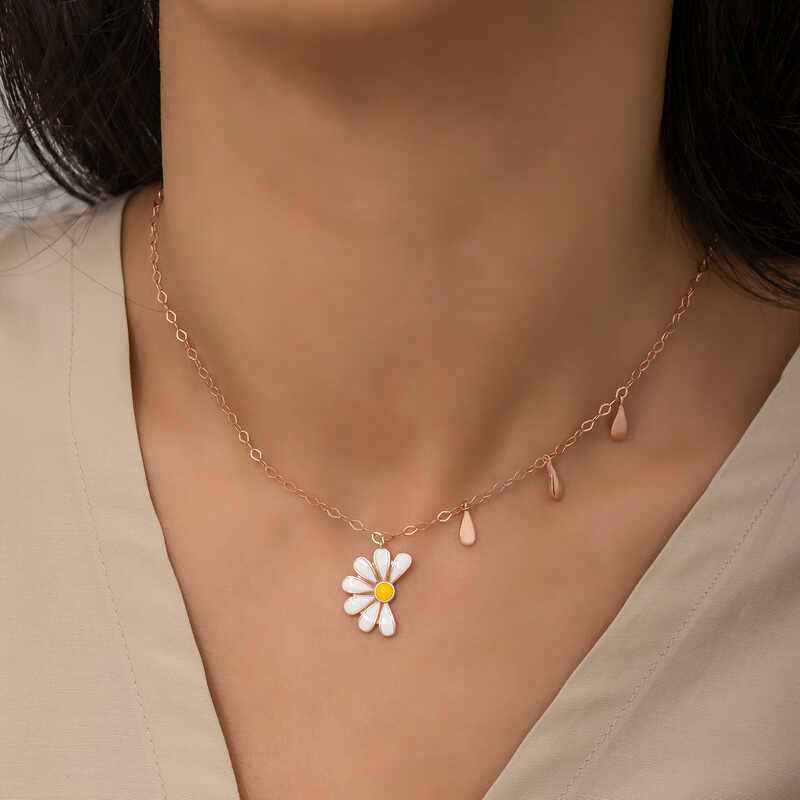 Rose Plated Daisy "He Loves Me, He Loves Me Not" Women's Silver Necklace
