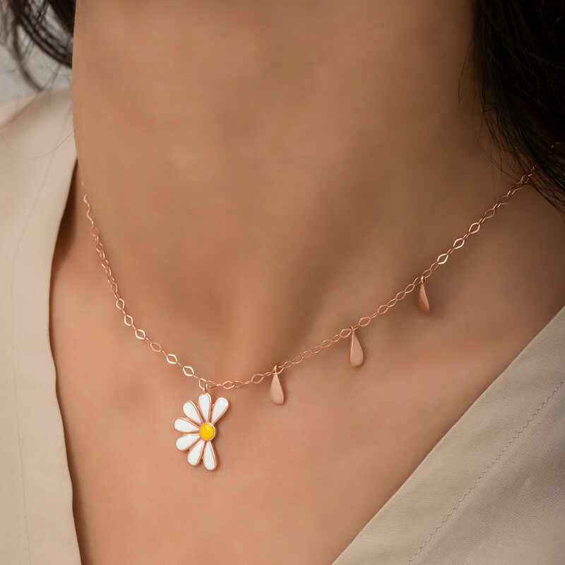 Rose Plated Daisy "He Loves Me, He Loves Me Not" Women's Silver Necklace