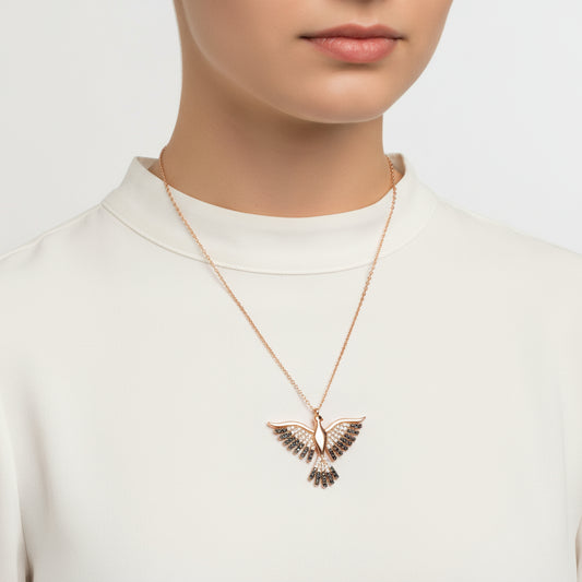 Collier en argent plaqué rose avec phénix émeraude pour femme