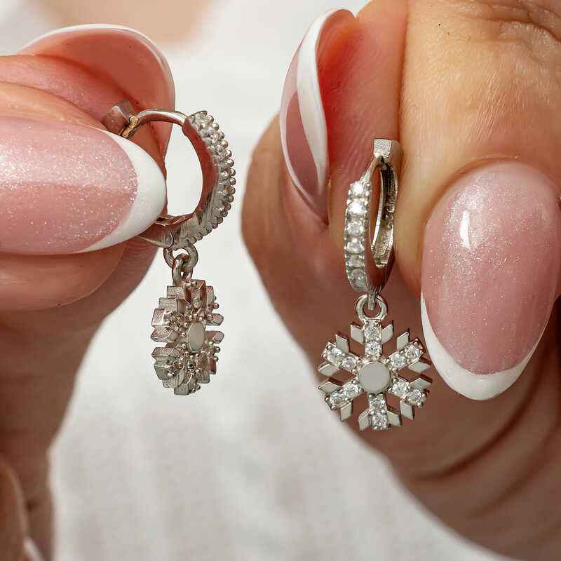 Dangling Snowflake Women's Silver Earring