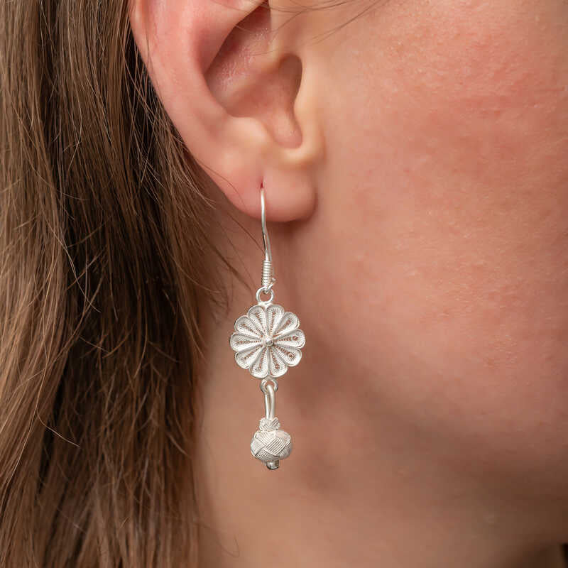 Swinging Kazaz Wire Art Women's Silver Earrings