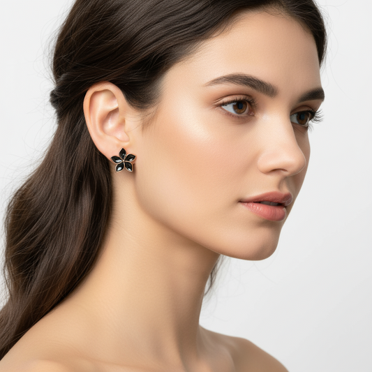 Schwarze Jasminblüten-Ohrstecker aus Silber