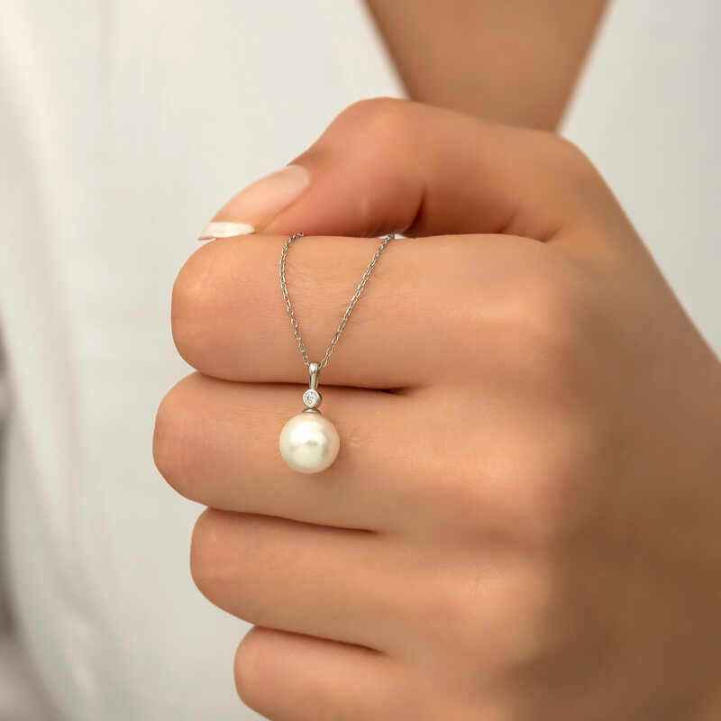 Round Pearl Women's Silver Necklace