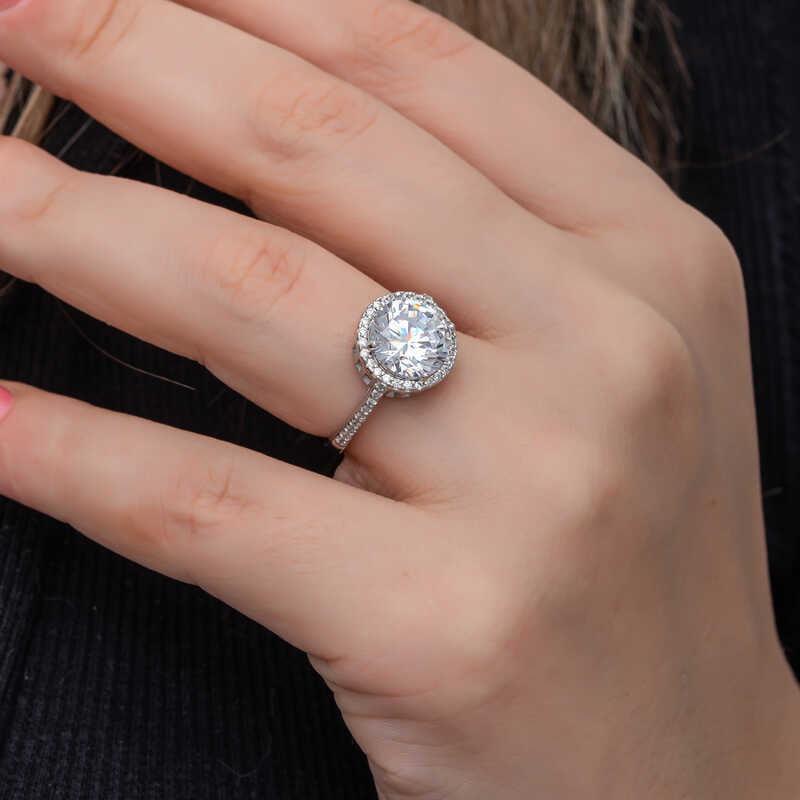 Round Mount Single Stone Women's Silver Ring
