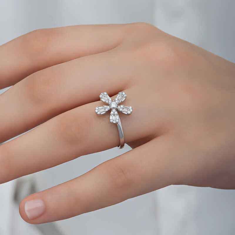 Zircon Flower Women's Silver Ring