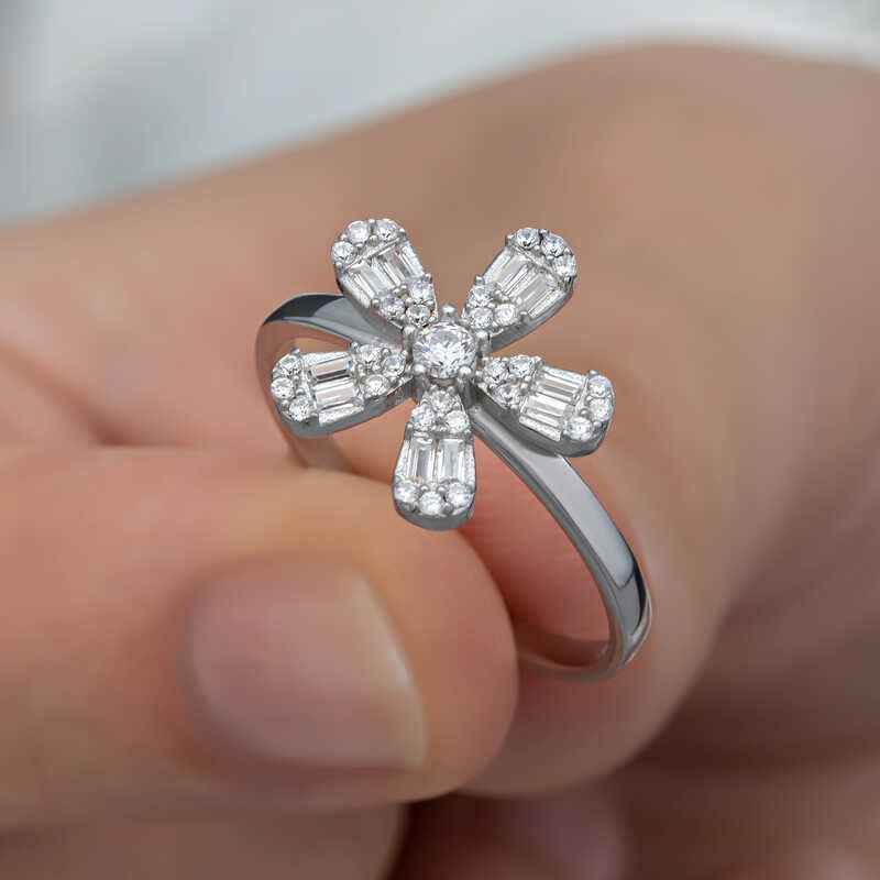 Zircon Flower Women's Silver Ring