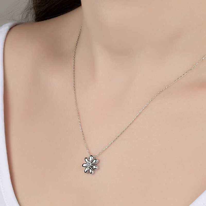 Swarovski Stone Daisy Women's Silver Necklace