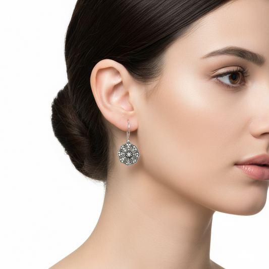 Boucles d'oreilles pendantes en argent avec fleurs