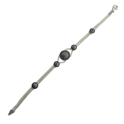 Bracelet en argent à motif antique