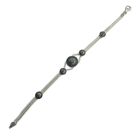 Bracelet en argent à motif antique