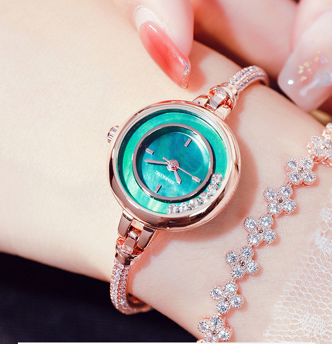 Small Green Table Simple Elegant Circular Women's Watch Like a Bracelet