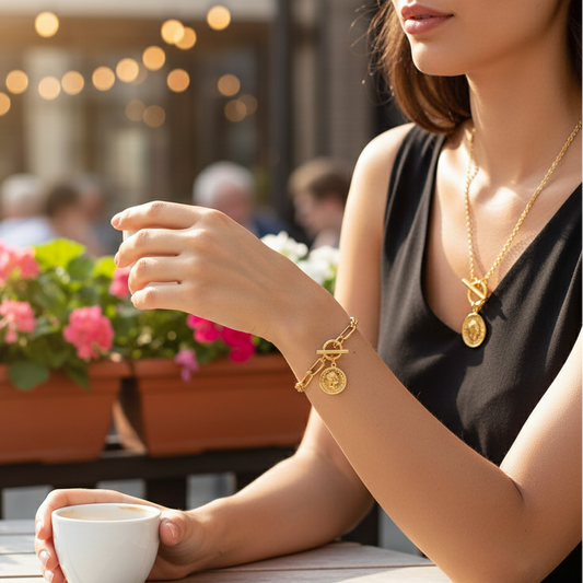 Klobiges Elizabeth-Medaillon-Kettenarmband mit Knebelverschluss