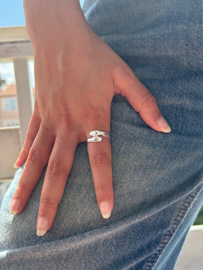 Bague en argent mains jointes