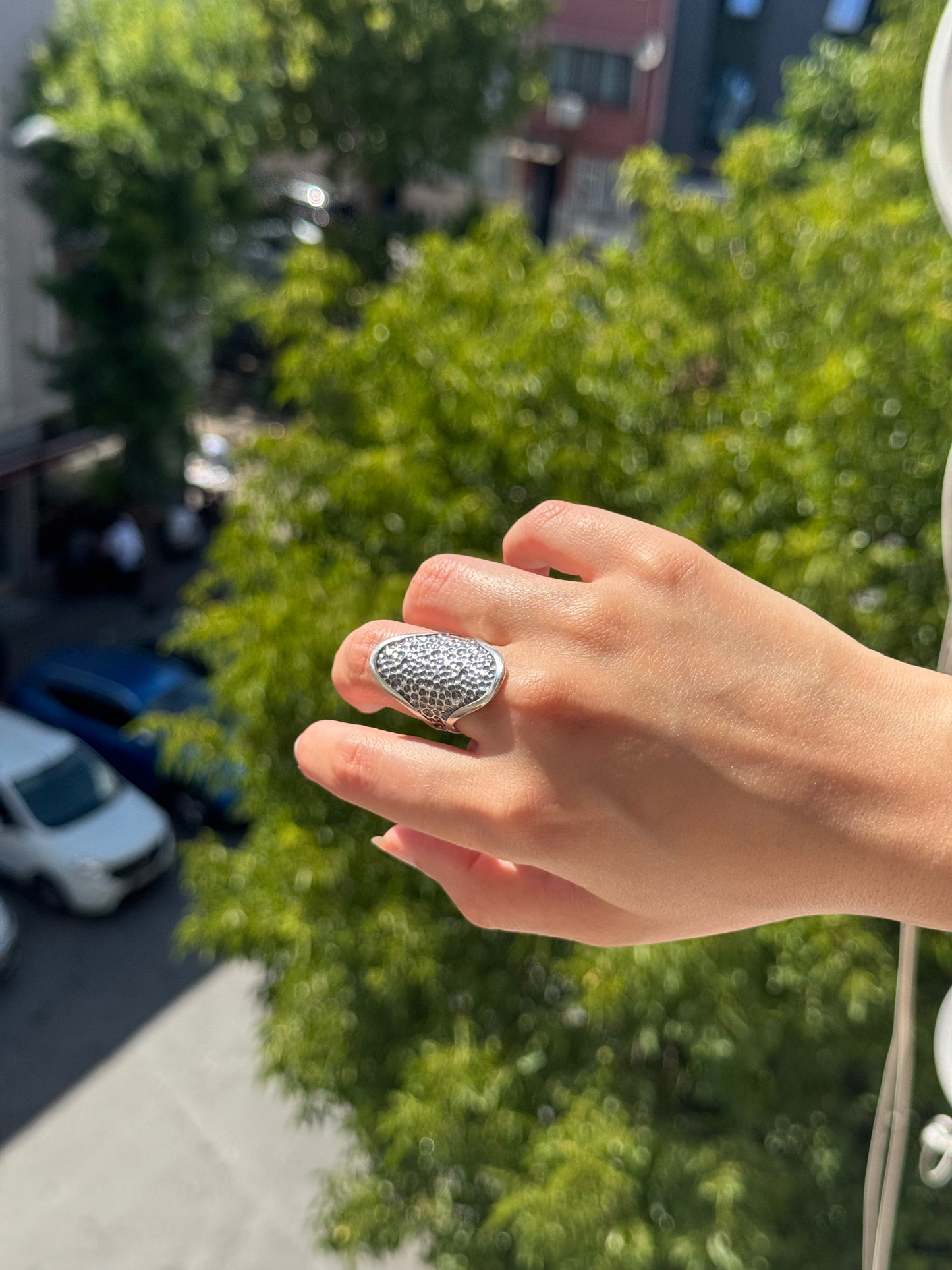 Bague en argent scintillante en nid d'abeille