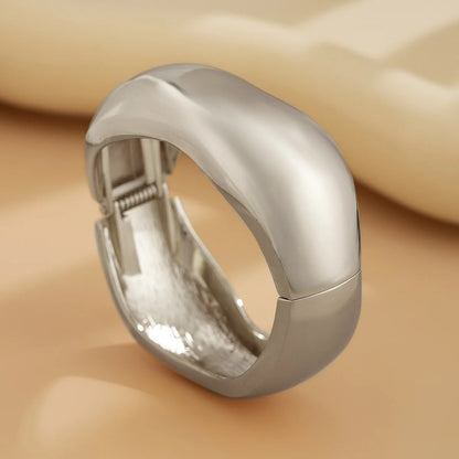 Armreif mit Wassertropfen-Motiv