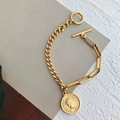 Klobiges Elizabeth-Medaillon-Kettenarmband mit Knebelverschluss