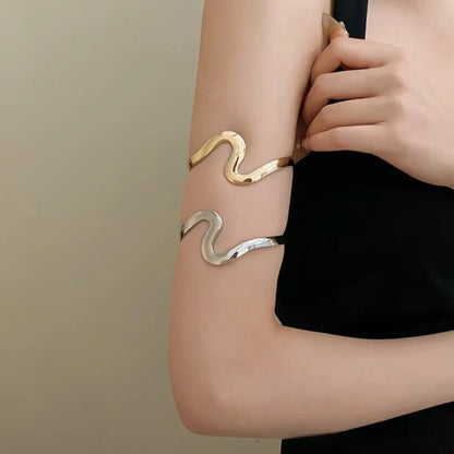 Hypoallergener, goldfarbener klassischer Armreif