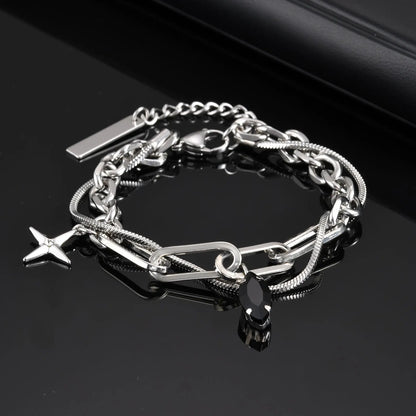 Schlangen- und Büroklammerkettenarmband im Lagenlook