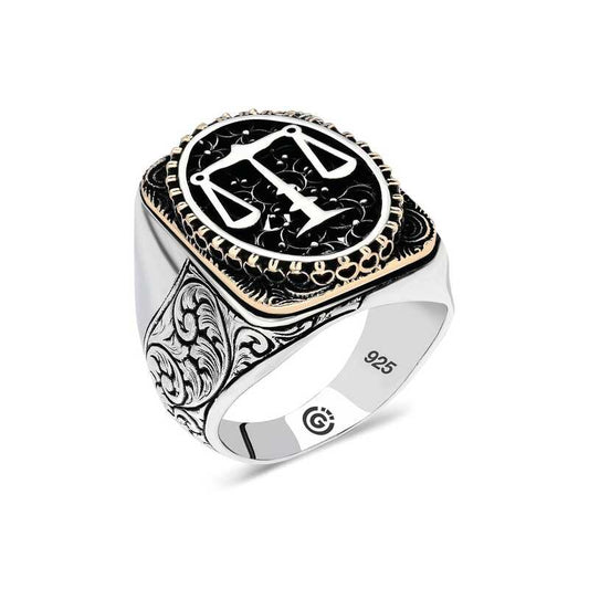 Bague ovale en argent pour homme avec balance de justice