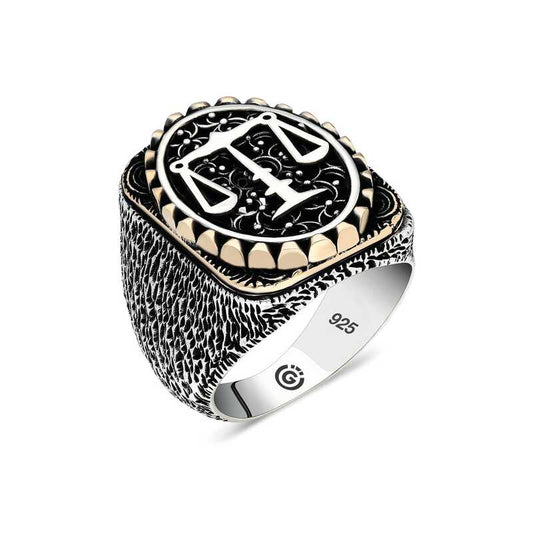 Bague ovale en argent pour homme avec balance de justice