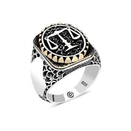 Bague ovale en argent pour homme avec balance de justice