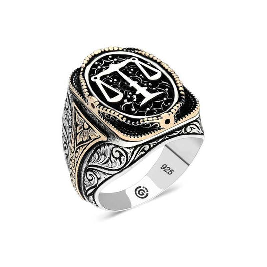 Bague ovale en argent pour homme avec balance de justice
