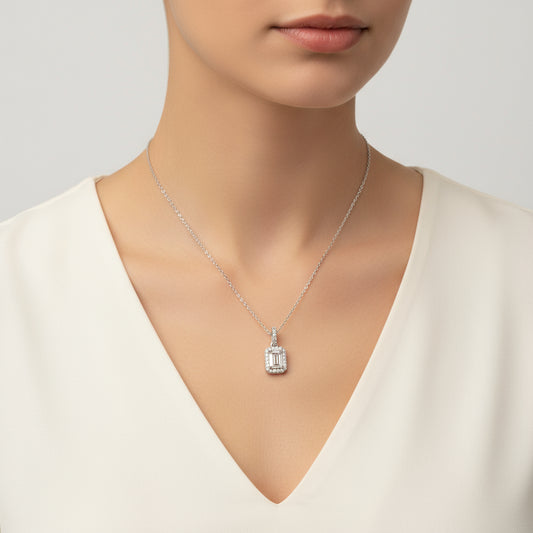 Collier en argent pour femme avec pierre baguette