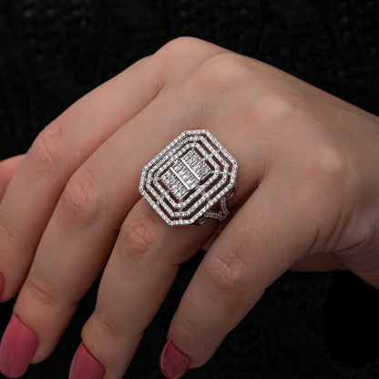Bague en argent pour femme avec pierre baguette 