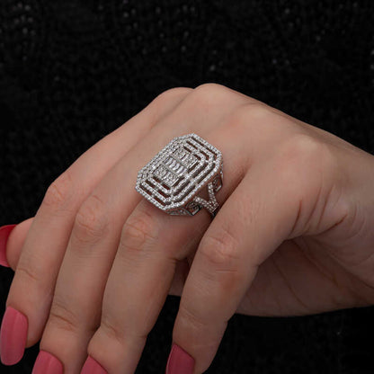 Bague en argent pour femme avec pierre baguette 