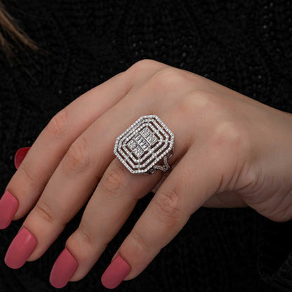 Bague en argent pour femme avec pierre baguette 
